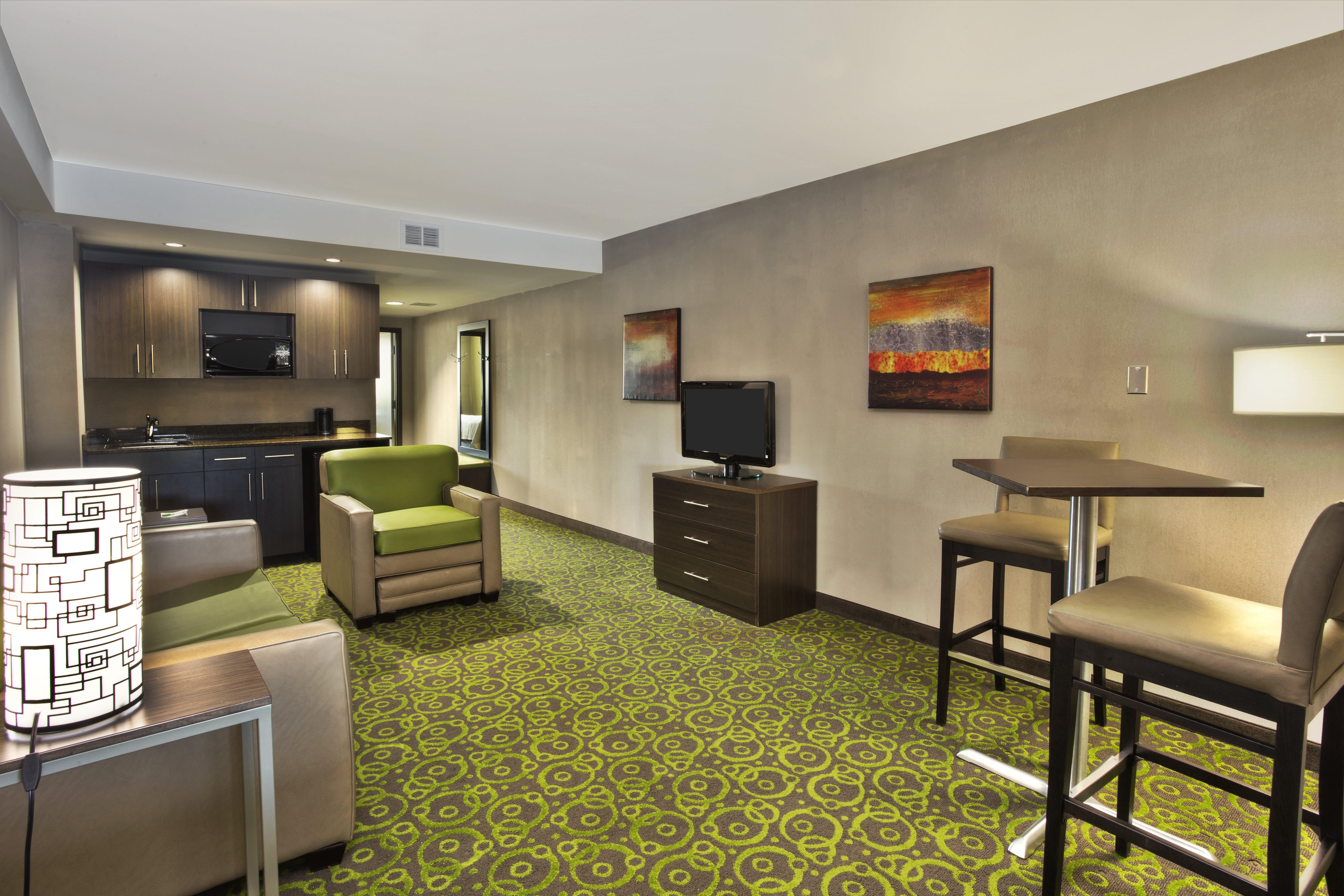 Holiday Inn Express Winnipeg Airport - Polo Park By Ihg Exterior photo