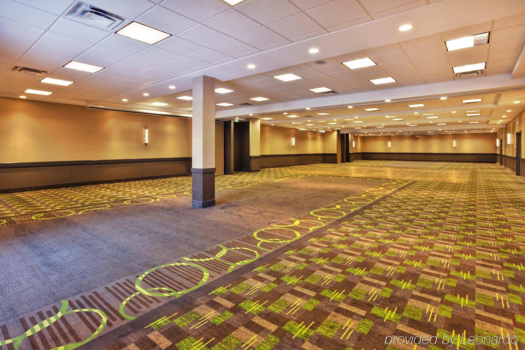 Holiday Inn Express Winnipeg Airport - Polo Park By Ihg Exterior photo
